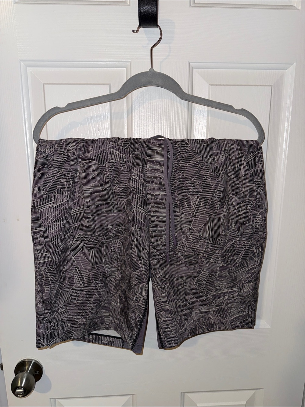 Lululemon T.H.E. Shorts Parallel Divide Dusky Lavender Multi pattern.
